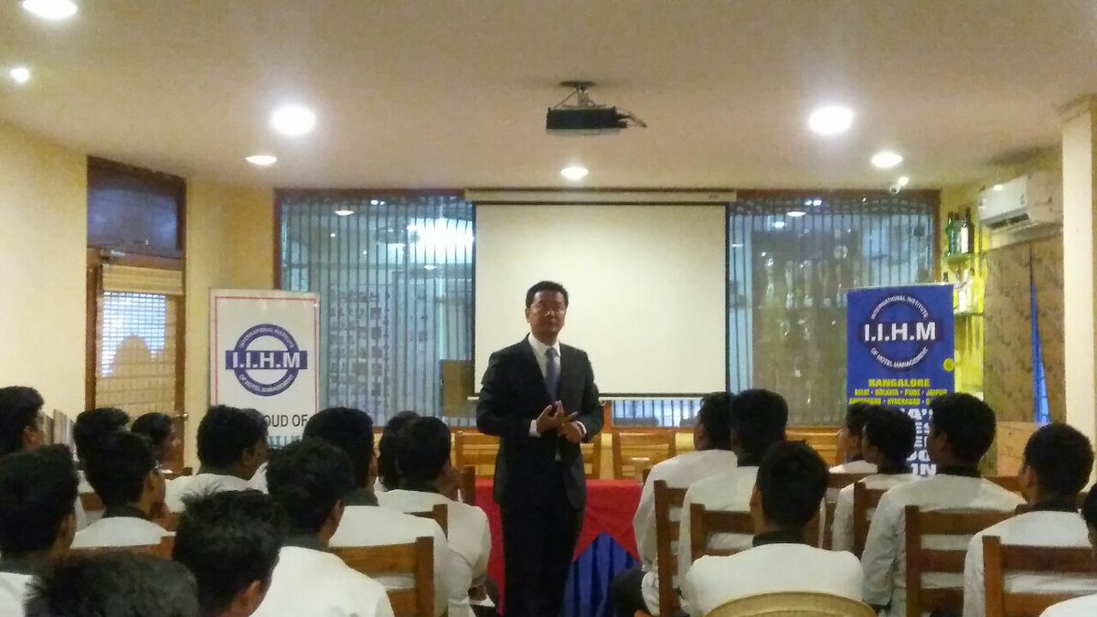 AADirIIHMDELHI's tweet photo. #Japan MasterChef #YasushiKawashima in #India @IIHMHOTELSCHOOL #Bangalore campus conducting #MasterClass #FoodUnites #IIHMBestTraining #EducationMatters #studentlife #studentleaders18 @subornobose @JapanEmbassy @ShaliniKCharles #cheflife #ChefsTable #chefsofinstagram https://t.co/Cfkxqd0vGw