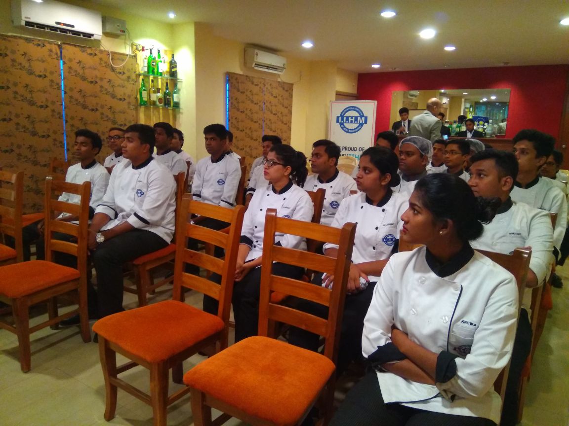 AADirIIHMDELHI's tweet photo. #Japan MasterChef #YasushiKawashima in #India @IIHMHOTELSCHOOL #Bangalore campus conducting #MasterClass #FoodUnites #IIHMBestTraining #EducationMatters #studentlife #studentleaders18 @subornobose @JapanEmbassy @ShaliniKCharles #cheflife #ChefsTable #chefsofinstagram https://t.co/Cfkxqd0vGw