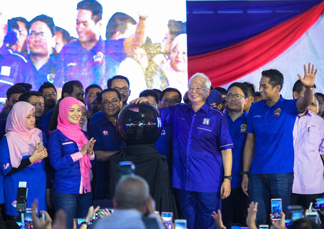 bharianmy's tweet photo. PERDANA Menteri, Datuk Seri Najib Razak berucap pada majlis perasmian Himpunan Jentera Pemuda dan Puteri Barisan Nasional Peringkat Kebangsaan di IKTBN Pagoh. - Foto Asyraf Hamzah https://t.co/BiCBr5a0ec