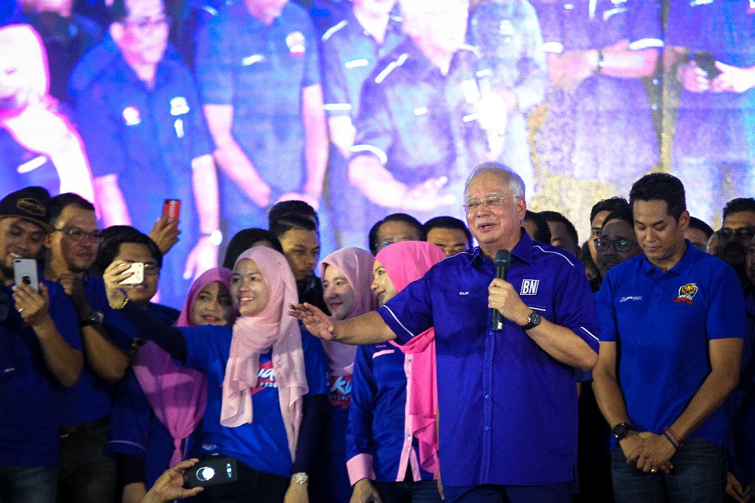 bharianmy's tweet photo. PERDANA Menteri, Datuk Seri Najib Razak berucap pada majlis perasmian Himpunan Jentera Pemuda dan Puteri Barisan Nasional Peringkat Kebangsaan di IKTBN Pagoh. - Foto Asyraf Hamzah https://t.co/BiCBr5a0ec