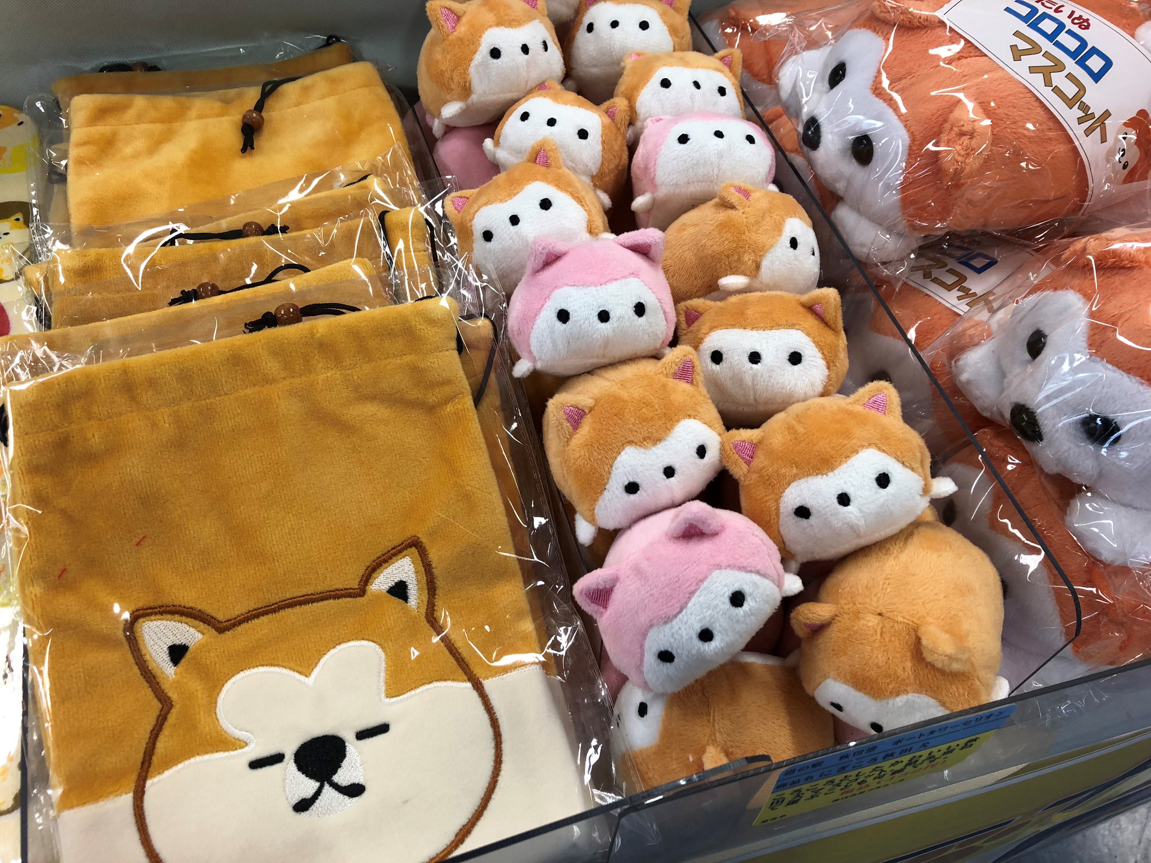 セリオン 公式 道の駅あきた港 今なにかと話題の 秋田犬お土産グッズコーナー をご用意いたしました あんな顔やこんな顔の 秋田犬が集合しております セリオン1f入口入ってすぐ ぜひお土産にいかがでしょうか T Co Gsttssoewx
