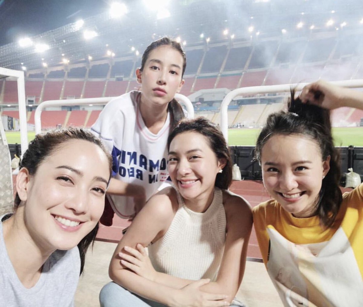 ใครจะไปกับพวกเรา ยกมือขึ้น โย่ว โย่ว😜✋🏻 ปล.มิ้นเธอดึงหน้าคนเดียวเลยหรอ #ch3wewillloveyou #48ปีไทยทีวีสีช่อง3