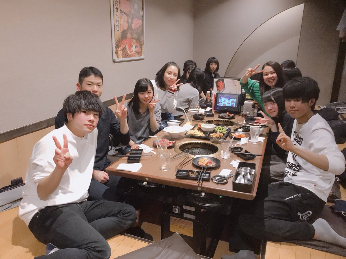 w23d591's tweet photo. ありがとーう

クラス写真って誰かは変な顔してるから、変顔載せとく

来年もよろしく！ https://t.co/YBpDgseH9Y