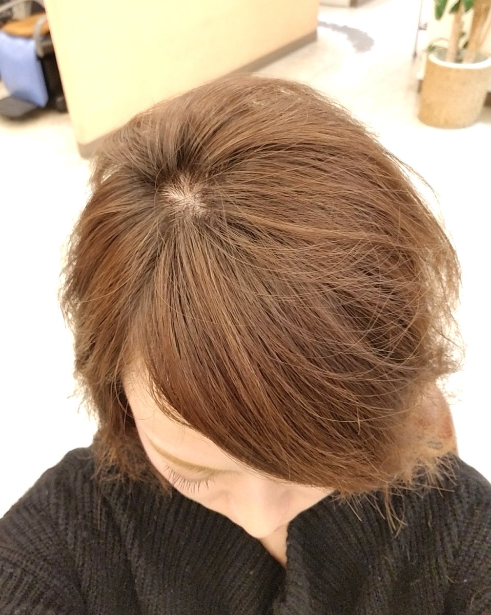 田中亜彌 原宿 表参道美容師 タナカアミ A Twitter きっちり分けてモード系とかシックにしたい方以外は 分け目が目立たないようにナナメに 分け目を取ったり ギザギザ分け目にしたり 前髪を深く取って分け目がつかないようにするだけで全然違います