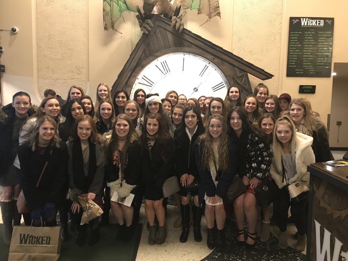 MHSDance1's tweet photo. Wicked on Broadway was awesome! https://t.co/YBgpfS5BEo
