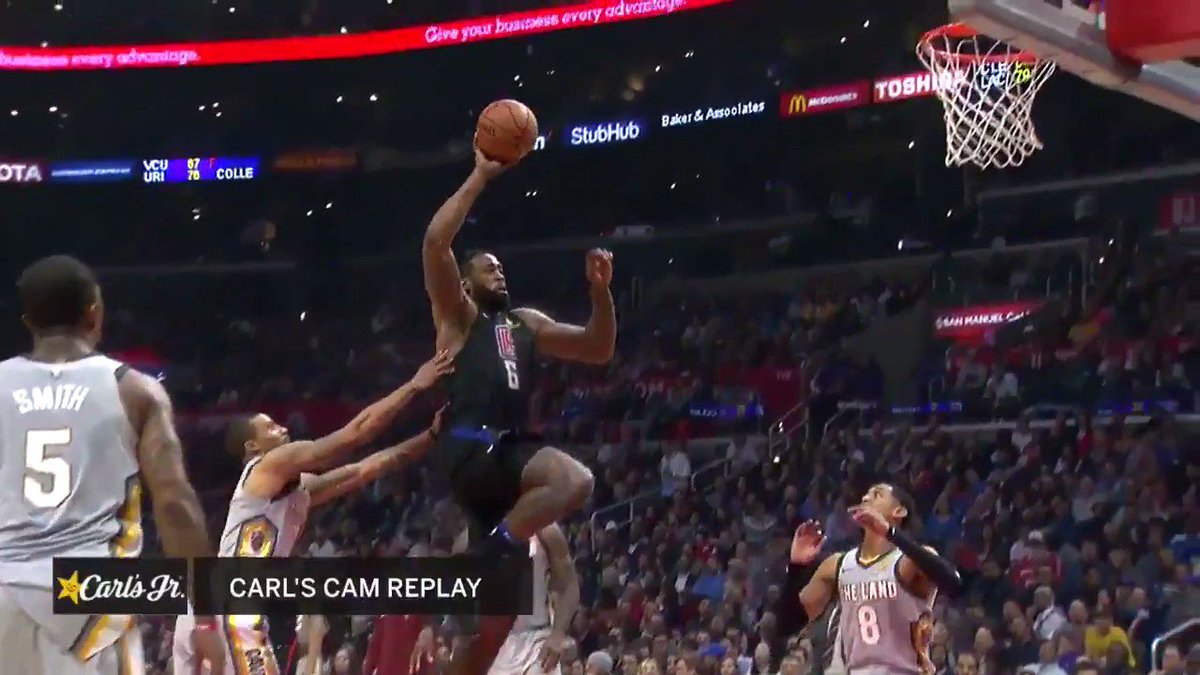 【影片】實戰中的灌籃大賽!小喬丹罰球線1步滑翔飛扣打成2+1,這球必須50分!-黑特籃球-NBA新聞影音圖片分享社區