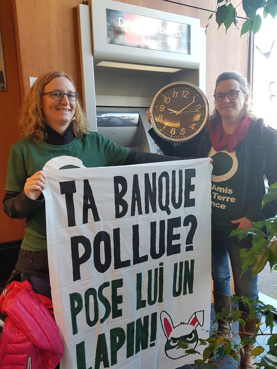 JonPalais's tweet photo. Hier ce n'était qu'un début, les actions "lapin" continuent aujourd'hui de Nantes à Toulouse, d'Annecy à Angers ! Je serais la @SocieteGenerale je laisserais tomber les énergies fossiles. #StopRioGrandeLNG https://t.co/cHZTZJ0Mci