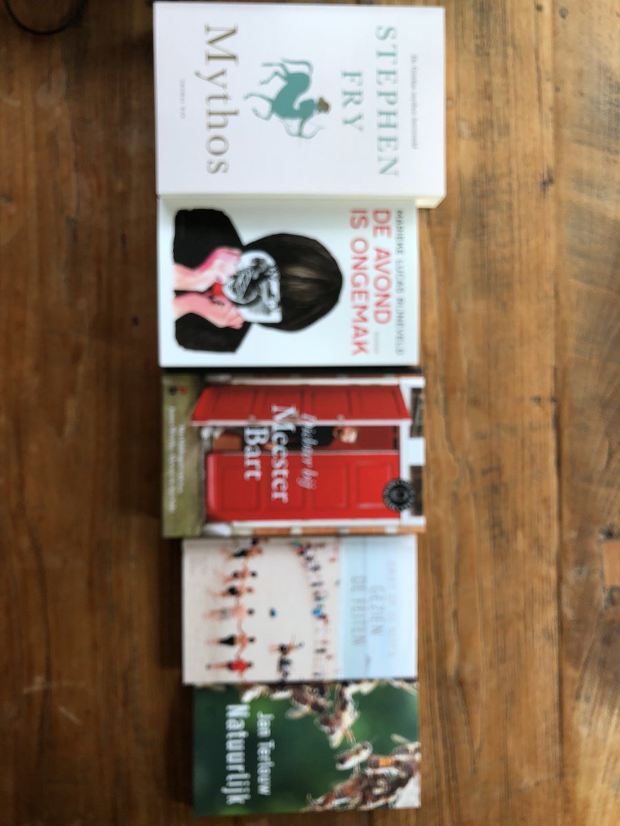 Mooie opbrengst na een fietsritje naar de <a href="/JavaBookshop/">Java Bookshop</a> Wat heerlijk toch om verse boeken op de keukentafel te hebben liggen. Heb al genoten van de inleiding in het boek van <a href="/meesterbart/">Bart Ongering</a> !