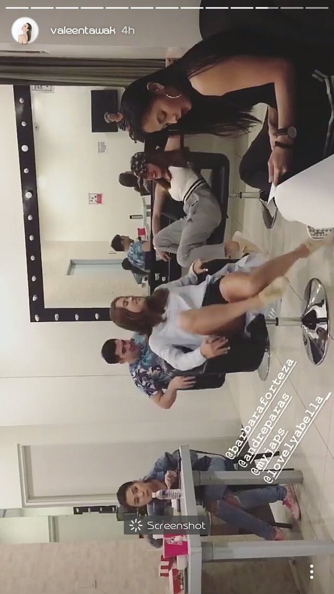 Forever_Benlie's tweet photo. 😂😂 hahaha... Ang kukulit nyo @MyJaps @Valeentawak @andreparas2  pero si @dealwithBARBIE nagdala hahah sarap ng kain..😂😍 https://t.co/S7yOa8J7Wi
