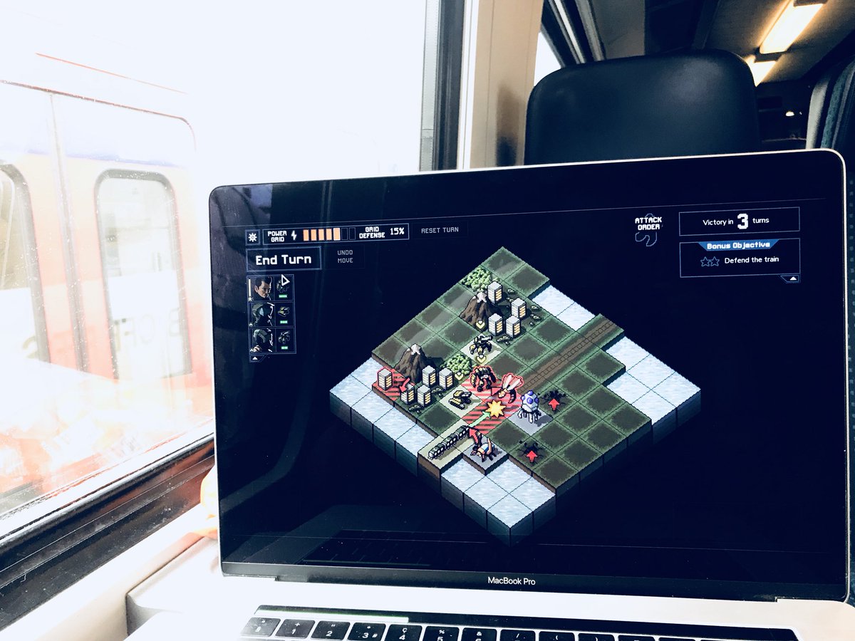 romanjurt's tweet photo. saving a train, in a train. fantastic! #IntoTheBreach @subsetgames https://t.co/zixUTkaKvn
