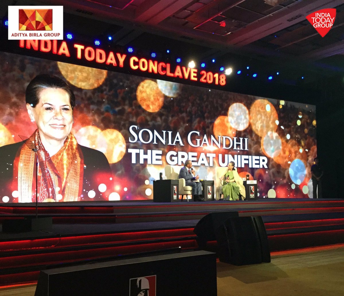 RajeevTiwariIND's tweet photo. #IndiaToday for #SoniaGandhi
🌄Morning #Guardning
🌞Afternoon --: #IndiaTodayConclave18 #SoniaGandhi #Interview
🌃Night #PreparingDinner
#SoniaGandhi
#IndiaTodayConclave18
😳😳 https://t.co/qNz4yoLY87