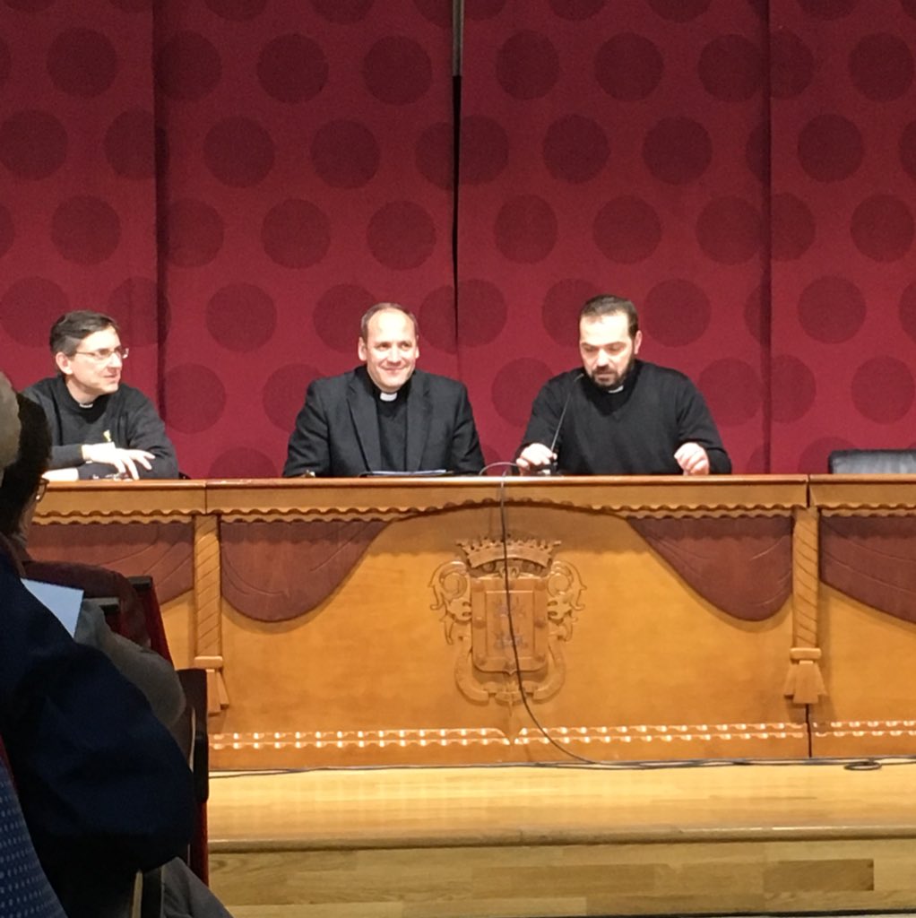 jmvcabra's tweet photo. Asistimos a la formación de catequistas organizada por la diócesis. https://t.co/kZ4Sb5sTTr