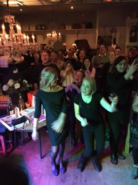 Heb jij binnenkort iets te vieren? 
Doe het bij ons! Wij hangen de slingers voor je op 🎶🚩🍾

#feestje #verjaardag #jubileum #schagen