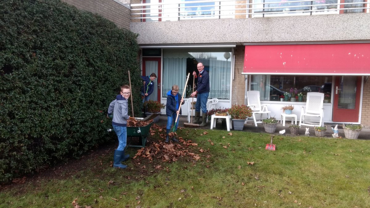 SGPCapelleadIJ's tweet photo. Hard aan de slag. Handen uit de mouwen voor de Capellenaren. #NietAlleenkiezenVoorDoen #MaarDoen @NLDOET https://t.co/numW0nqmzR
