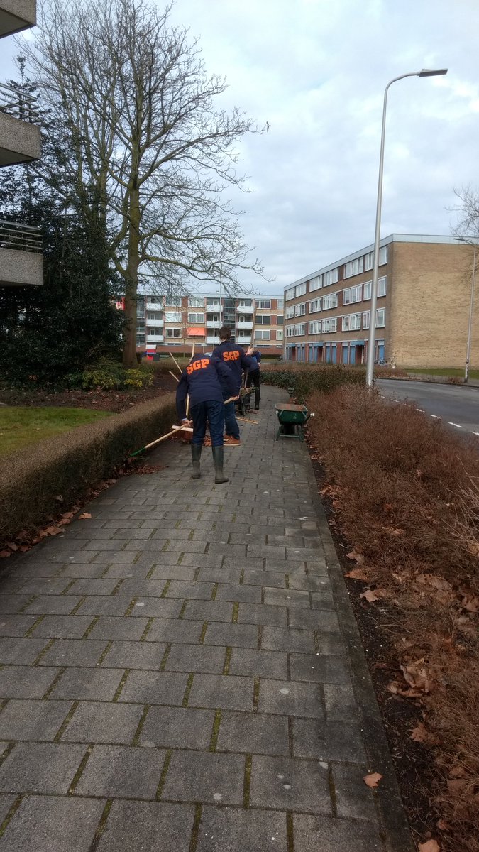 SGPCapelleadIJ's tweet photo. Hard aan de slag. Handen uit de mouwen voor de Capellenaren. #NietAlleenkiezenVoorDoen #MaarDoen @NLDOET https://t.co/numW0nqmzR