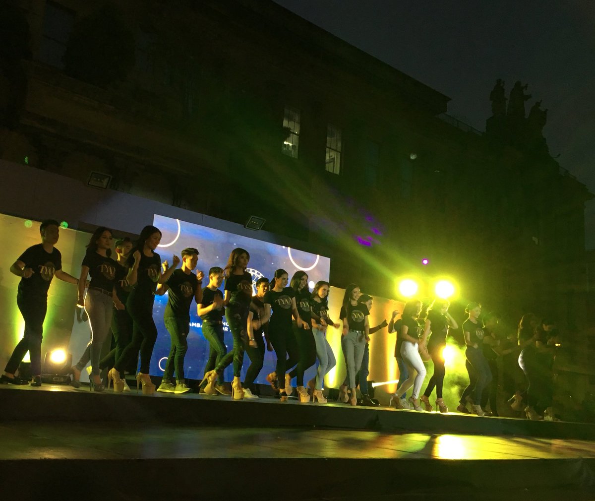 USTCTHMSC's tweet photo. Happening Now: Opening number of the TYAA 2018 candidates #TeamCTHM #BenjaWin #MASUngkitAngπ #TYAA2018 https://t.co/OiwpaqqKpC
