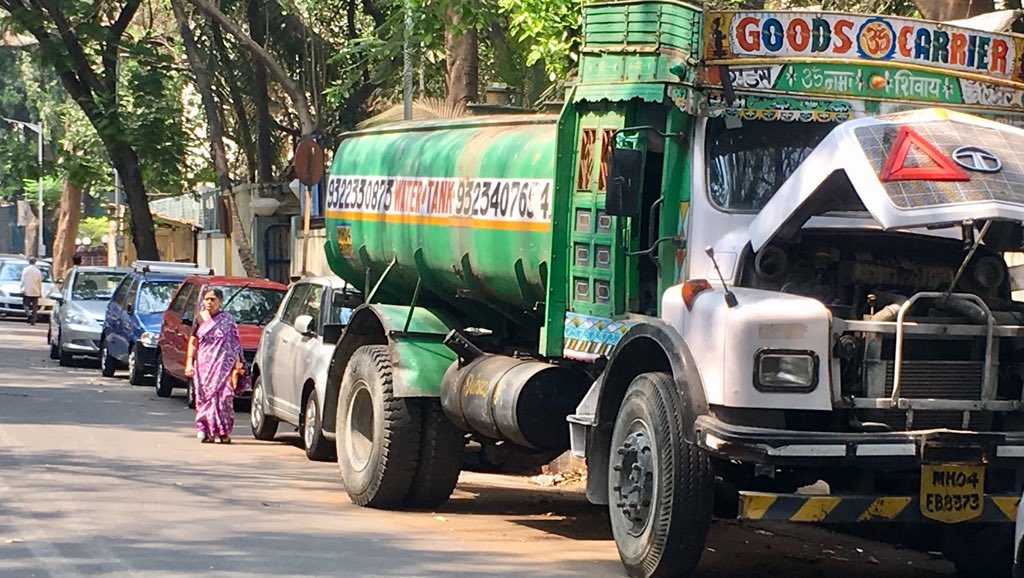 @MumbaiPolice @CPMumbaiPolice @MNCDFbombay @rahulshewale @taxpayer_india @MumbaiUpdate Menace of water tankers on G Patwardhan Rd & MTNL Marg, Opp Portuguese Church, Dadar. No place to park, traffic jams & health hazard due 2 water spillage