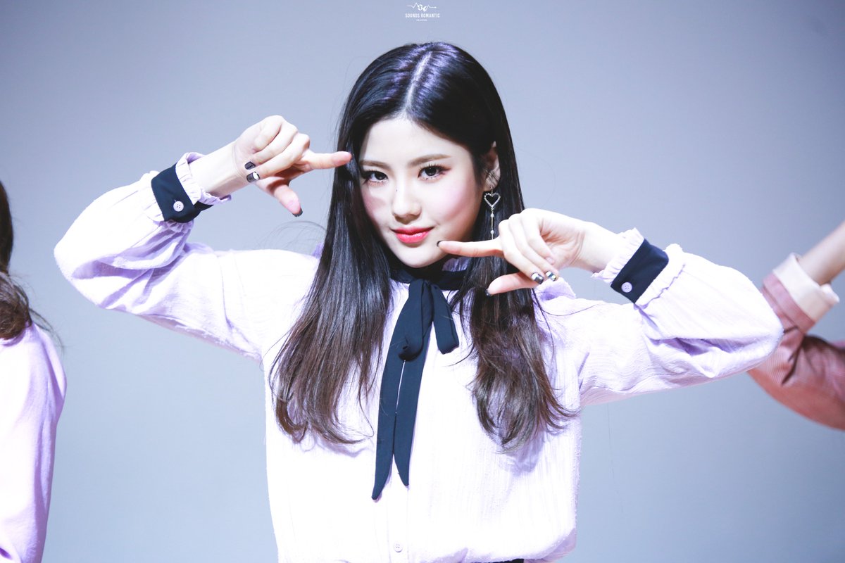 Sounds_00's tweet photo. 180309 잠실 팬사인회
#혜연 #조혜연 #구구단 #The_Boots

달빛도 아스라이 잠들 때

@jellyfish_ent @gu9udan https://t.co/NZtL6xBPTM