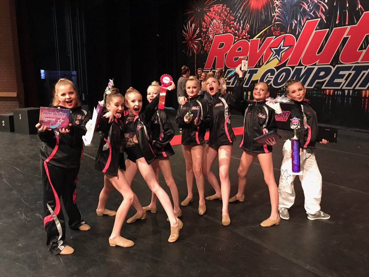 StarfireDanceCo's tweet photo. Day 1 of Revolution ✅ Awesome job to our Jr solos and trios! https://t.co/zwEmDbBVRR