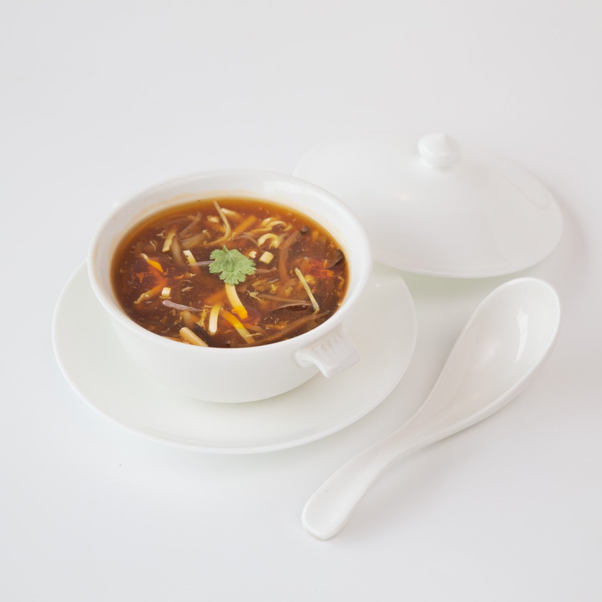 Looking for that perfect place to grab a bite with friends and family this weekend? Fragrant Hot and sour soup with shredded chicken on our quick four course #TasteofYauatcha menu. Available Monday-Friday.

To view the menu, yauatcha.com/bengaluru/all-…