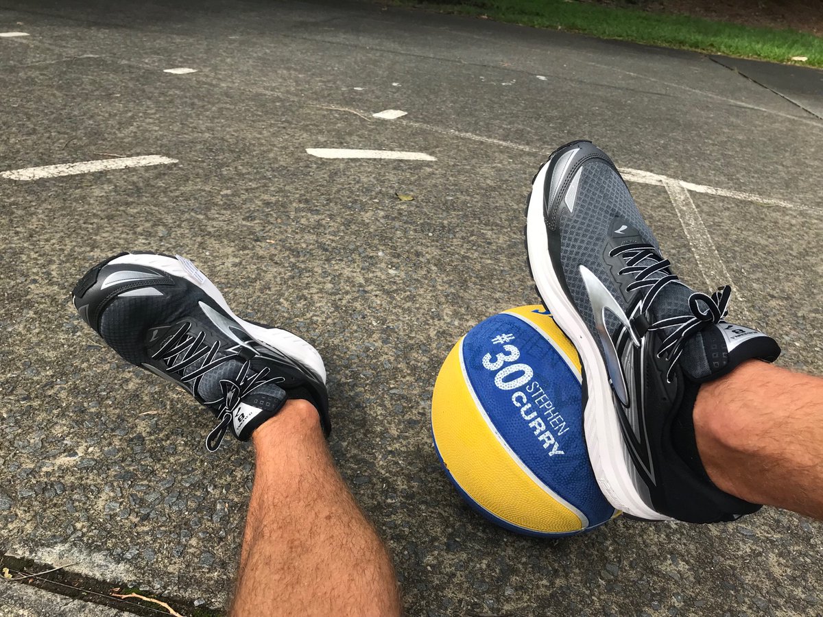 Lacing up the boots before shooting some hoops   @BrooksrunningAU
·         @GCRunningFestival
·         #gcrunningfestival