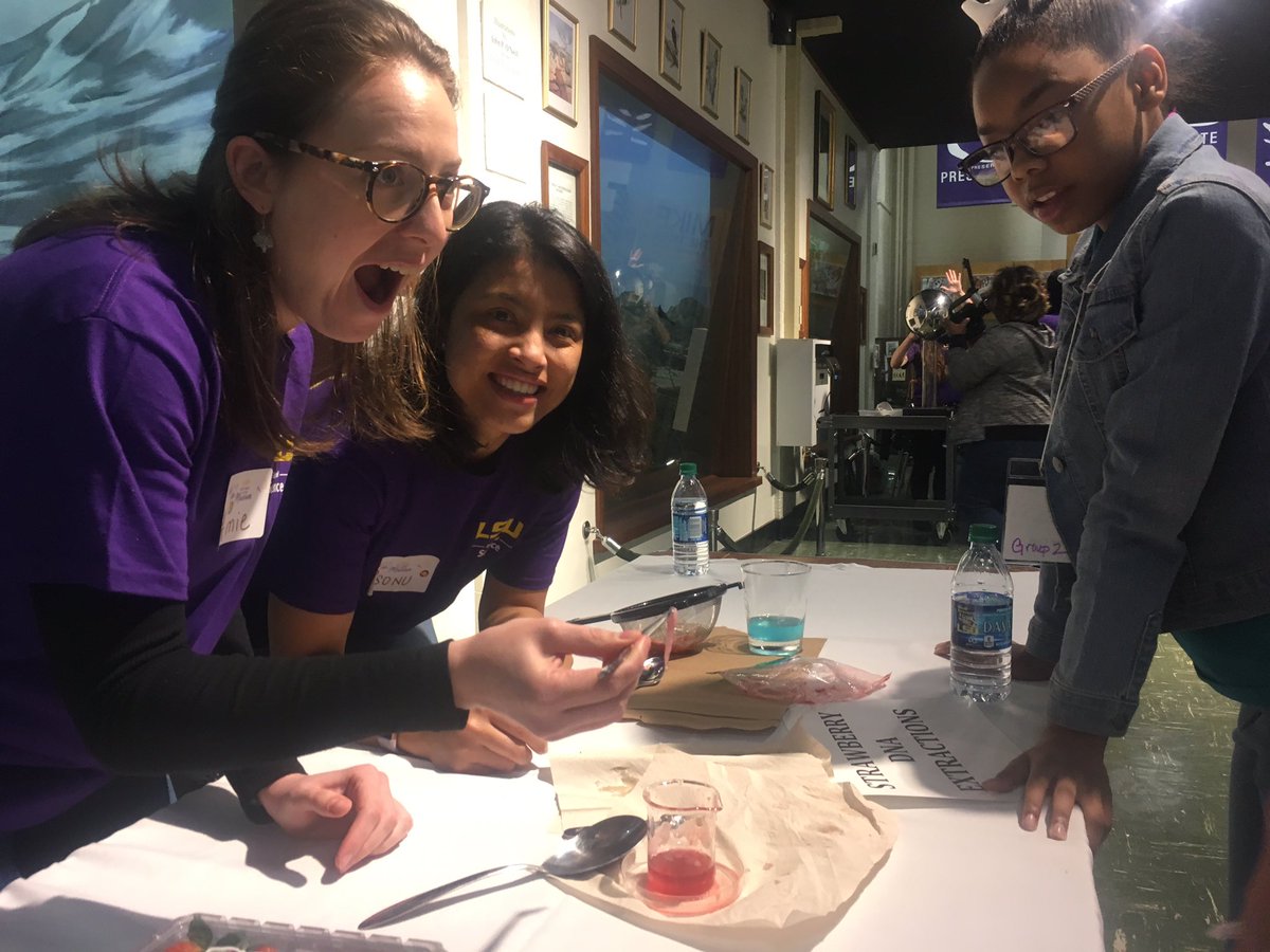 hollisjones10's tweet photo. Met so many awesome future scientist tonight! #GirlsNightAtTheMuseum #ChasingScience #LSUscience #WomenInSTEM https://t.co/xxLwELvvgE
