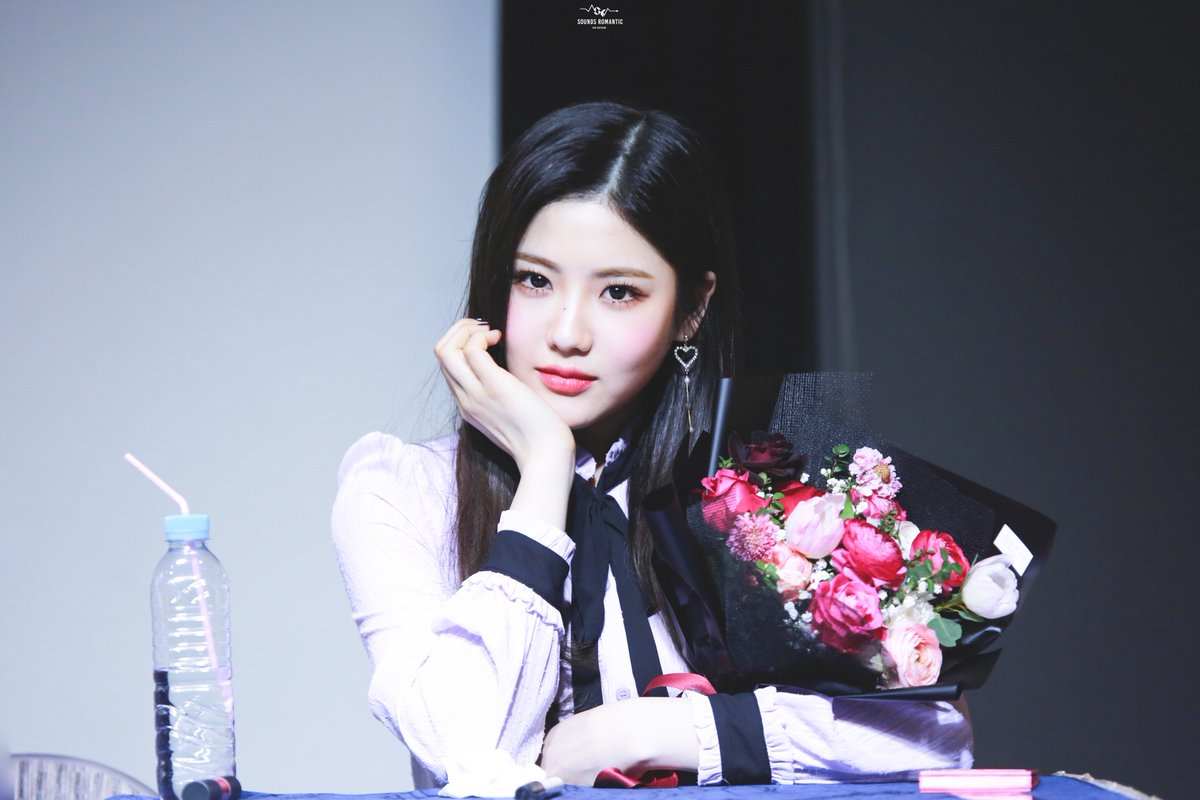 Sounds_00's tweet photo. 180309 잠실 팬사인회
#혜연 #조혜연 #구구단 #The_Boots

꽃이 안보이자너 🌼

@jellyfish_ent @gu9udan https://t.co/oh58Eha6Rf