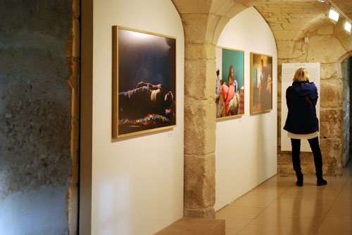 FranceFineArt's tweet photo. #expo Envisagées de Olivia Gay @mep_paris un travail consacré aux femmes où #OliviaGay porte son regard sur toutes ces femmes de l'ombre #ITW @GayLarrayadieuO à écouter @FranceFineArt https://t.co/6JAavQefy0 https://t.co/gVBuiTJJUc