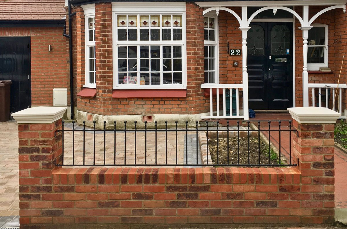 PaveDoctor's tweet photo. A new driveway using Alpha cobbles and wall with manor railing and cranfield pier caps completed in Beresford Road, Chingford

#PaveDoctor @BrettPaving #chingford #london #e4 #driveway #wall #railings #brett https://t.co/1TcLgxHklP