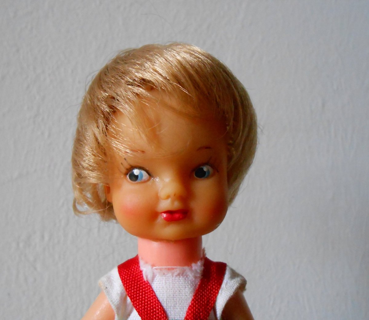 Ari doll 4 1/2 inch little doll original cloth 11 cm dollhouse doll rubber plastic doll ARI Germany doll collectible mini doll doll clothes etsy.me/2HoBNNX #giocattoli #arcobaleno #rosso #vintagedoll #aridoll #littlebabydoll #collectibledoll #dollhousedoll #doll