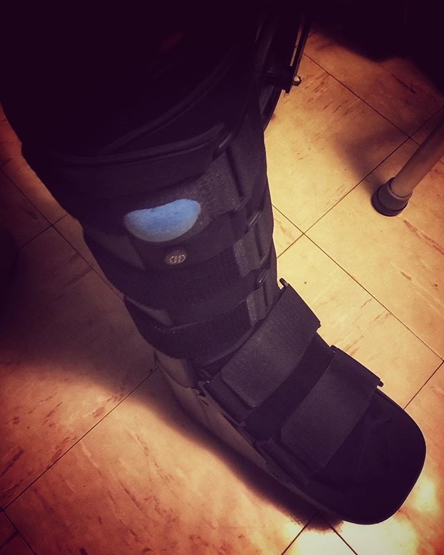 sha_merirei's tweet photo. The sexiest damn shoe Iโve ever worn! #AdventureYearPartDeux #SlowlyButSurely #MamangMerirei #LegitUsingAWalker #TinySteps #AtHomePractice https://t.co/STcBeOH5LZ https://t.co/Z8K2fJ5Ros