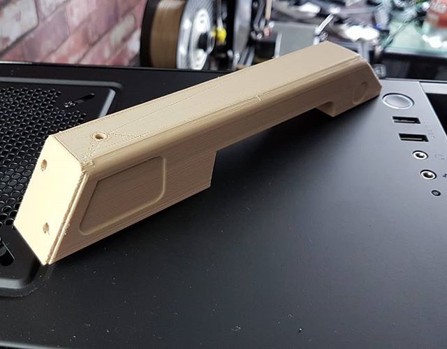 inquisitorsWork's tweet photo. First part of the upper Rail done second part is now printing. looking sweet #Fusion360 #3dprinting #midamultitool #destiny #destinycosplay #creativecombine https://t.co/Kh0WhCgfUx https://t.co/SsM5GqgDup
