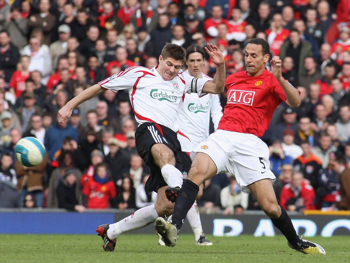 rioferdy5's tweet photo. Not sure whether my @btsportfootball colleague was going for the ball here or not 🤣👀 #MUNLIV https://t.co/QPviJk3CR1