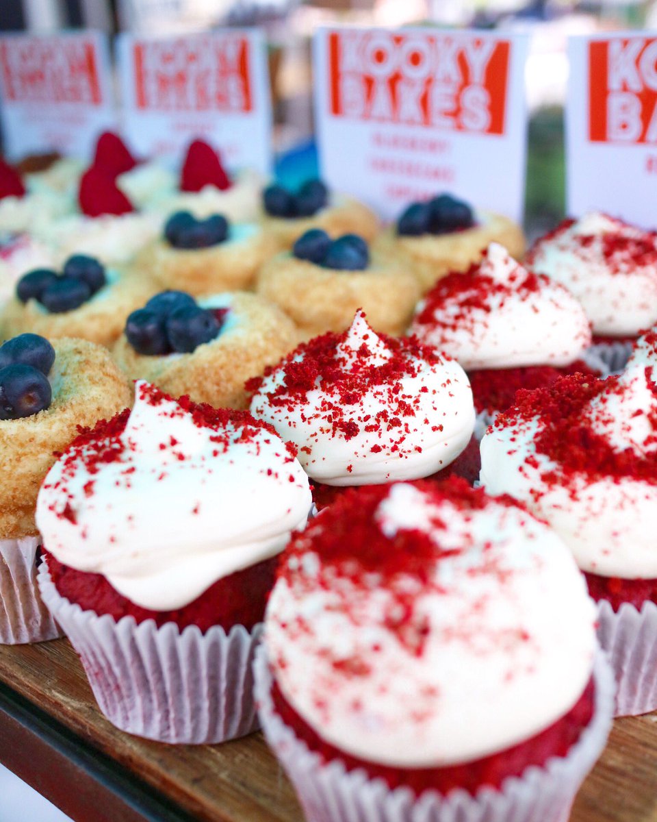 Who’s happy it’s Saturday? 🙋🏼‍♂️🙋🏻‍♀️🙋🏼‍♂️🙋🏻‍♀️🙋🏼‍♂️🙋🏻‍♀️🙋🏼‍♂️🙋🏻‍♀️🙋🏼‍♂️
We are at @brockleymarket today from 10am to 2pm for all your cake, slice &amp; brownie needs. 
.
#kookybakes #brockleymarket #cupcakes #redvelvet #brockley #farmersmarket