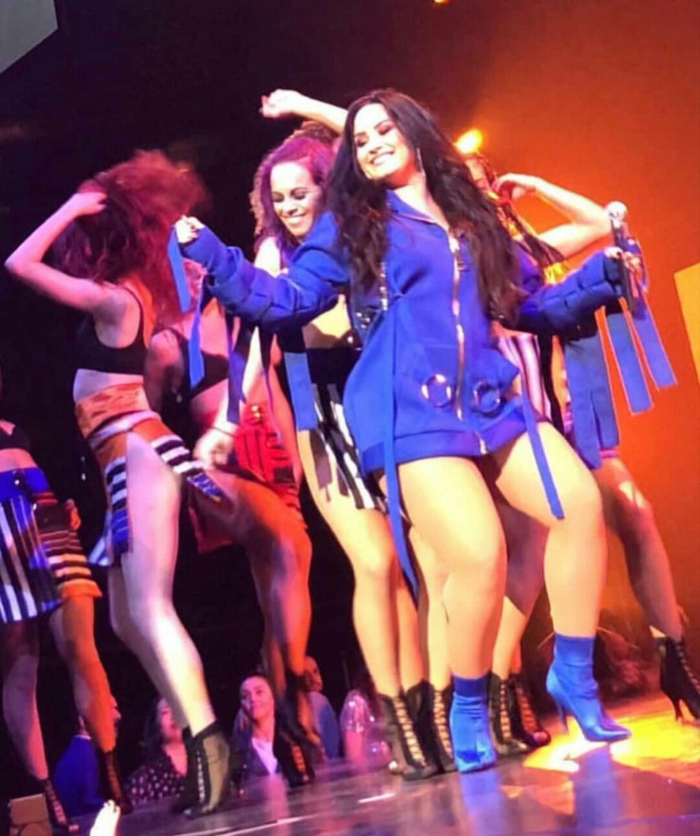 _sevvalyakar's tweet photo. ölüyorum #KCA #FavFemaleArtistDemiLovato https://t.co/MnHb7GfBFG