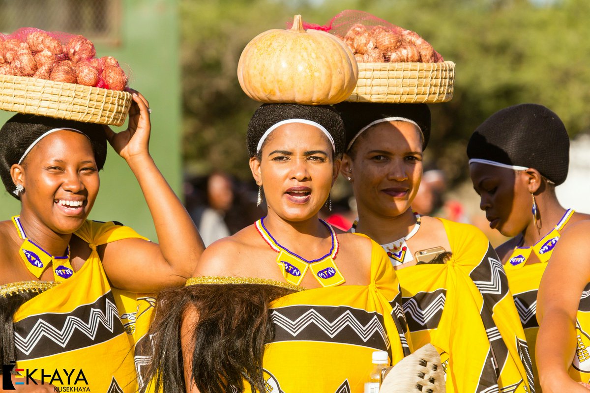 Ksekhaya's tweet photo. Y'ELLO FEVER: Spotted the @MTNSwaziland Lutsango at the Hlane Royal Residence for the #MarulaFestival #BuganuCeremony.
#Swaziland #Kusekhaya https://t.co/Zt2PhFYuwK