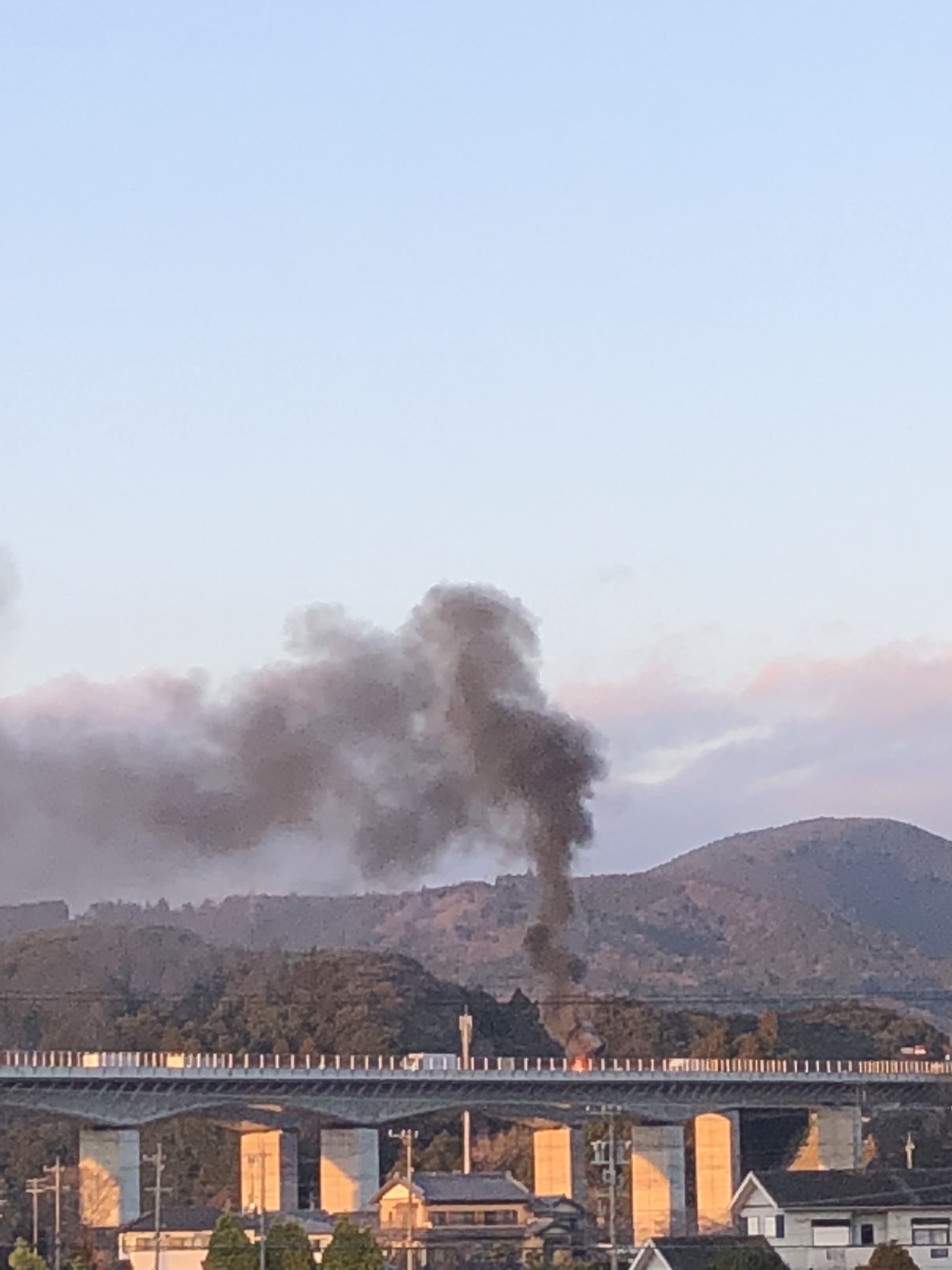 画像 新東名で車燃えてるー爆発音聞こえるしエグすぎ T Co Ahxface1ju まとめダネ 画像 新東名で車燃えてるー爆発音聞こえるしエグすぎ T Co Ahxface1ju まとめダネ