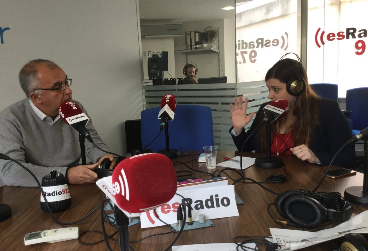 esRadioBaleares's tweet photo. La #HuelgaFeminista8M a debate: ¿ha sido histórica?¿un éxito de #Podemos? ¿Qué cambia? ¿Tienen que seguir las movilizaciones? ¿Y el lazo de @marianorajoy: anecdótico, significativo o ridículo?
Cara a cara del periodista #JMato y la abogada @AinaDiazV
▶️ https://t.co/yED7VBV7L0 https://t.co/TISLtPhTsP