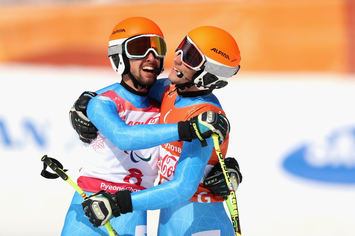 RaiSport's tweet photo. Paralimpiade 🏅Arriva subito la prima medaglia azzurra a #PyeongChang2018: è bronzo per la coppia visually impaired #BertagnolliCasal nella discesa libera! Grandi! 🇮🇹👏👏👏 #AlpineSkiing
Rivedi la gara 👉https://t.co/MnjcY0sea9 https://t.co/UcJw9H5DQU
