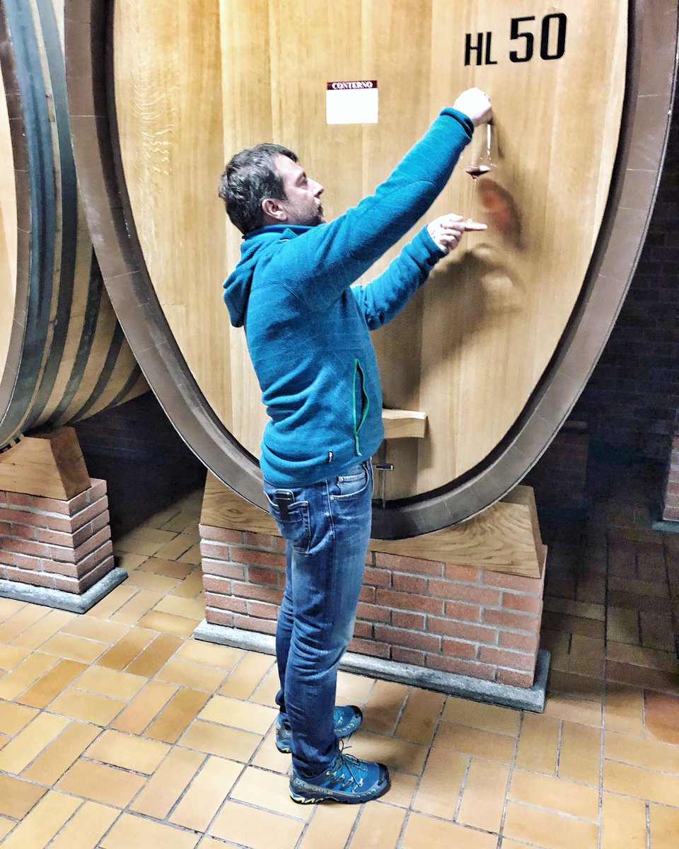master at work! 🙌🏻 one of the greatest moments for every barolo lover, Roberto pouring monfortino directly from the cask! spectacular visit! 🙏🏻 #giacomoconterno