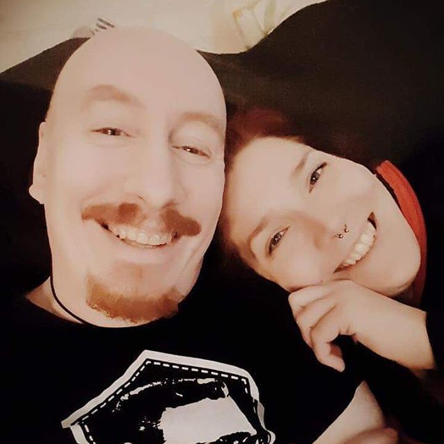 SweDuck75's tweet photo. Tittar jag på den här gamla bilden, plus att Cecilia även tycker det, så får mustaschen komma tillbaka. Jag känner mig naken utan den. 😁 https://t.co/m3jcUORYoN https://t.co/J1Bwxiy8Rl
