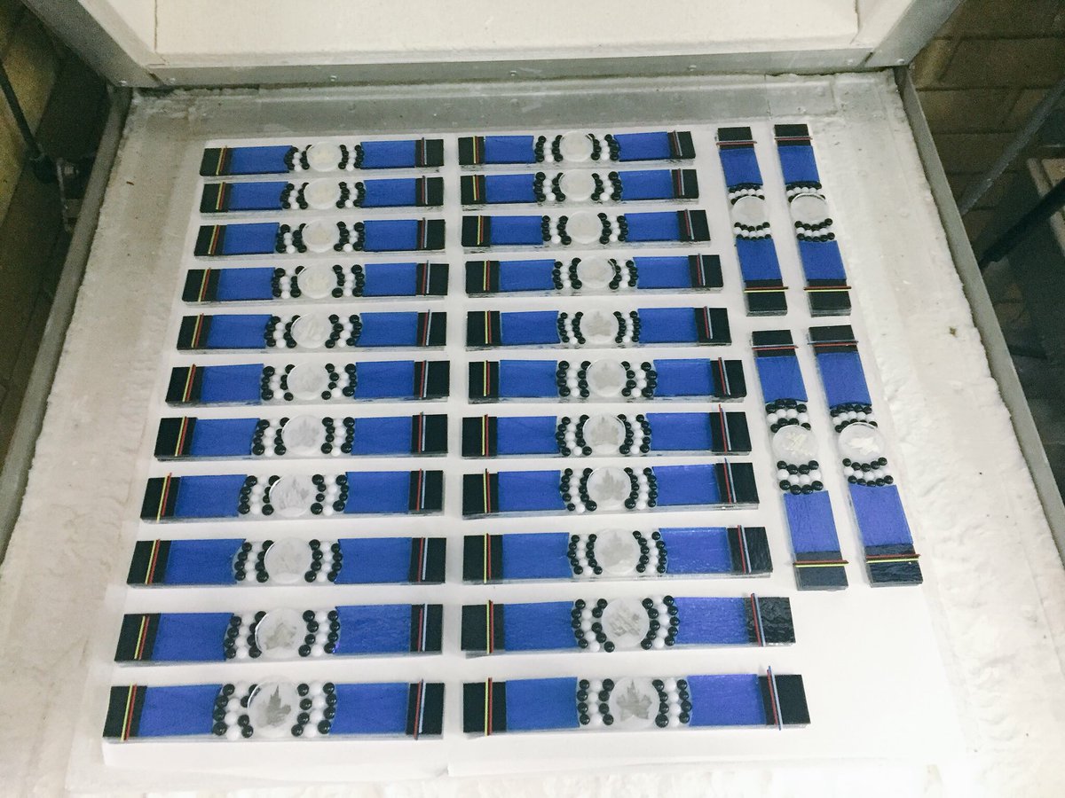 PrendivilleG's tweet image. Message Sticks in kiln ready for firing #fusedglass#prendiville#messagesticks