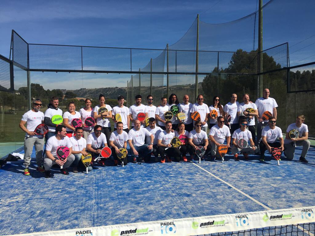 Justtenpadel's tweet photo. Presentacion del equipo #JSTN 2018 en un marco incomparable como es @Roqueta_La.Sin ninguna duda sera un año de exitos para nuestra marca y para tod@s nuestros jugadores.......
Muchas gracias a Tod@s por confiar en #JSTN https://t.co/WCAXKHGhX9