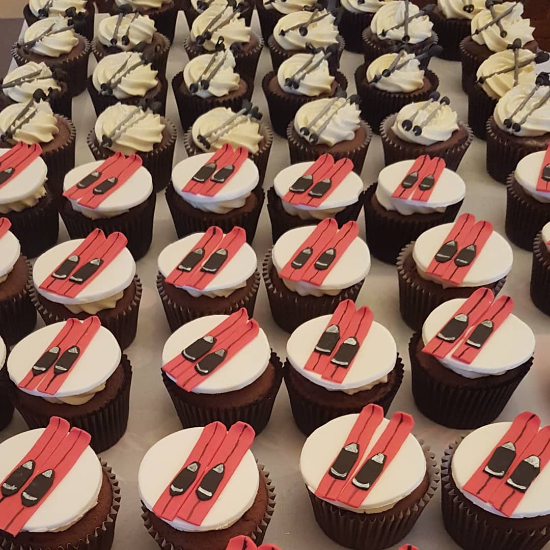 acornhousebaker's tweet photo. Our ski themed cupcakes completed using @SugarandCrumbs delicious Velvet Vanilla Natural Flavoured Icing Sugar #cupcakes #chocolatesponge #vanillabuttercream #baking #cakedesign #cakedecorating #ski #skiing #skiers #bakers #toogoodtoeat #somersetbakers #bvbiz https://t.co/exQU7k7mcA