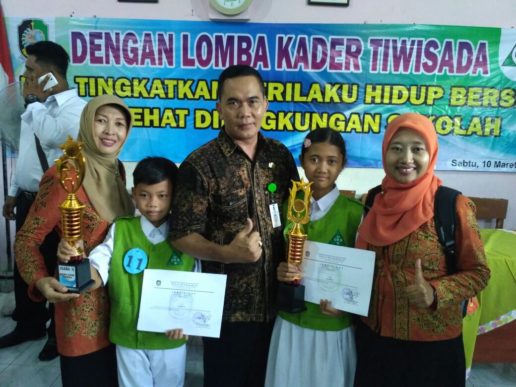 uptdblsari's tweet photo. Alhamdulillah Kec Blimbingsari juara 2 pa/pi dlm rangka lomba kader tiwisada tingkt kab bwi 2018. Terimakasih pd ananda Gilang dan Fitri yg sdh berjuang demi kec blimbingsari semoga kelak menjadi anak yg berprestasi dan sukses. Aamiin
@AzwarAnas_A3 @sulihtiyono3 https://t.co/rZxCTF7JFl