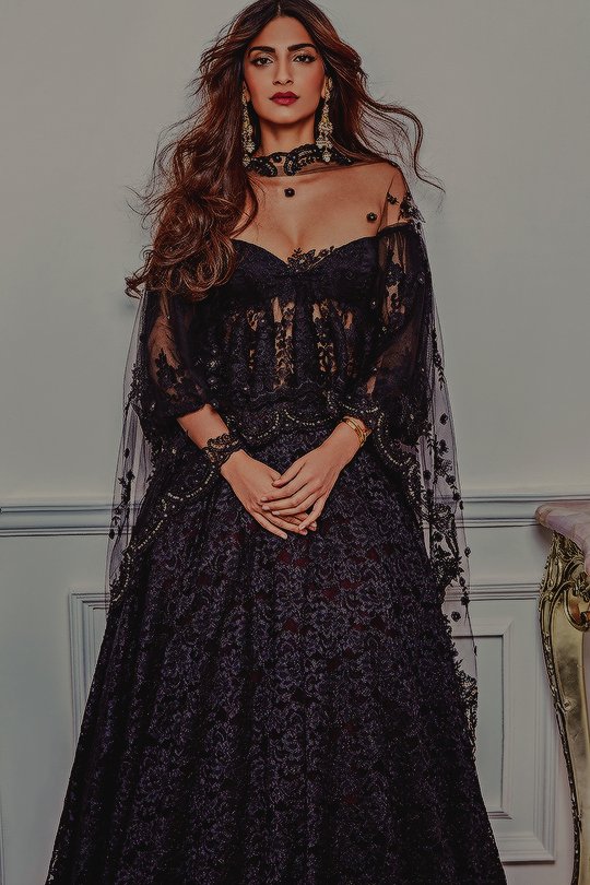 FaceClaim's tweet photo. Sonam Kapoor: https://t.co/iVWyqK4DyR