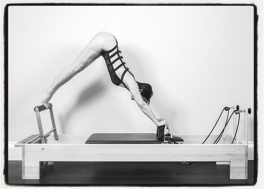 JulietLemon's tweet photo. Lines, strength, precision &amp; control - this is the stunning form of Judy at Core #Cobham 💫
.
#cobham #putneyphotographer #putney #corecobham #cobhampilates #cobhamsurrey #putney #putneyphotographer @allaboutthecore #cobhamphotographer #reformerpilates #surrey https://t.co/MQUdTeloVX