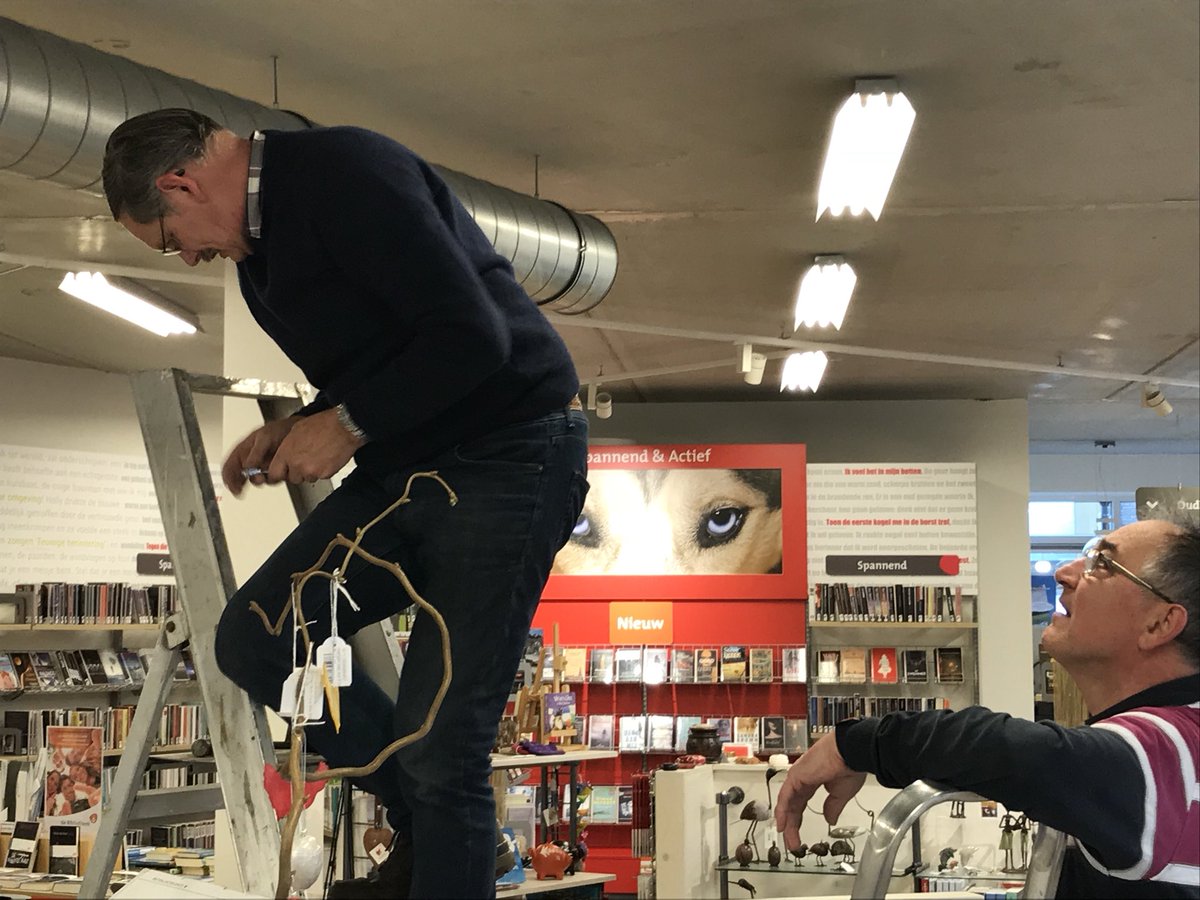 WW_Bathmen's tweet photo. Deze heren hebben afgelopen maanden hard gewerkt aan de realisatie van onze nieuwe #Wereldwinkel #Bathmen. Vandaag met #NLdoet een van de laatste loodjes! https://t.co/rJmvqa6U1h