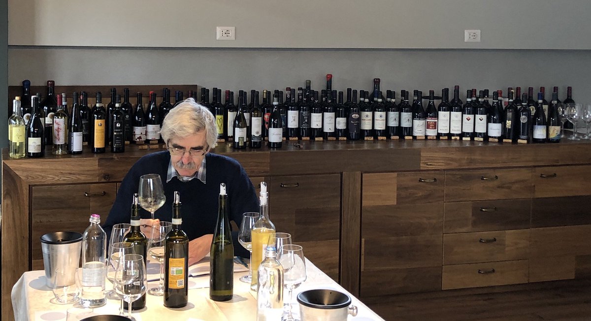 newswines's tweet photo. Il giornalista Richard Baudains storico collaboratore della prestigiosa Decanter inizia la degustazione della selezione dei vini delle aziende della Pr. #winetasting #prvino #prwineconsulting #winetasting https://t.co/ynvCV5JJC9