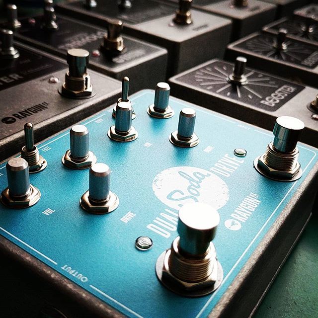 RaygunFX's tweet photo. Finishing off some builds from last night.
#dualsodadrive #vintagebooster #tremolo #beastmasterdeluxe #meatropolis #guitarfx
https://t.co/GGA85uQuQm https://t.co/QfqpvzPewW